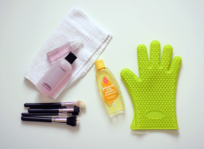 أفضل الطرق الفعّالة لتنظيف فرش المكياج بطريقة صحيحة