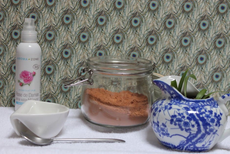 الطين وماء الورد