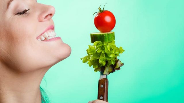 إليكِ أفضل الأطعمة لبشرة متألقة يوم زفافك