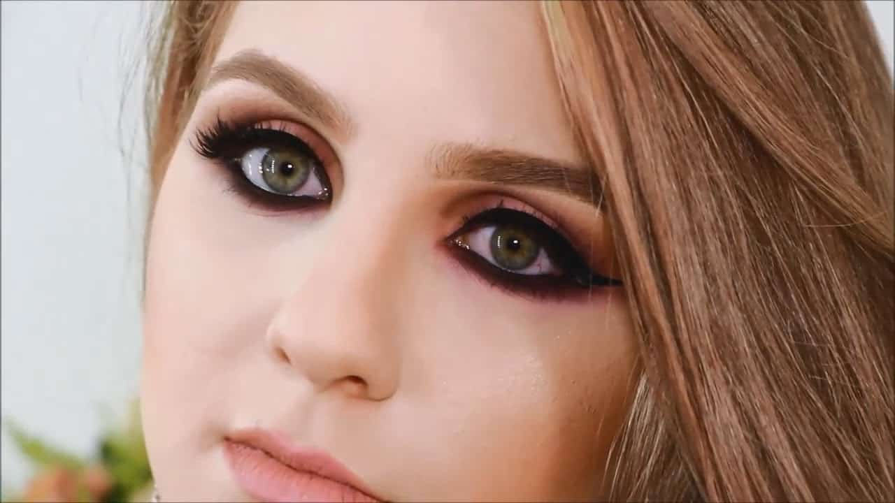 أختيار نوع الماسكارا المناسب للعيون الكبيرة