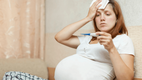 كيف تتعاملين مع ارتفاع درجة حرارتك خلال الحمل؟