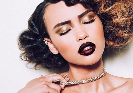 مستحضرات تجميل يمكنك استعمالها عوضًا عن الهايلايتر