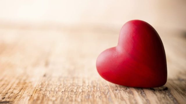 كيف تحتفلين بحبك لزوجك بدون مناسبة؟