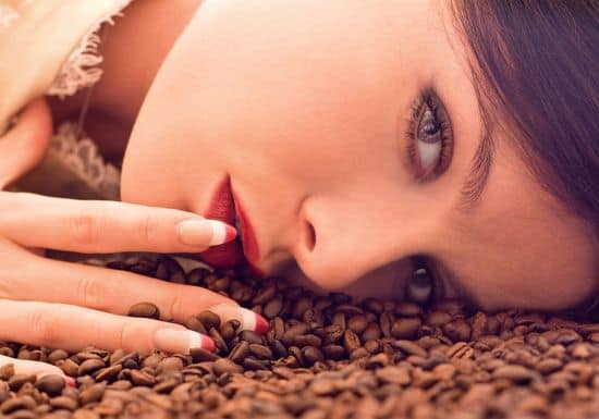 كيف تصبغين حواجبك باستخدام البن و الكاكاو؟