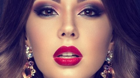 أحمر شفاه جذاب باستعمال الشريط اللاصق