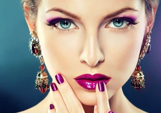 إليك طريقة تركيب الرموش بحسب شكل عينيك