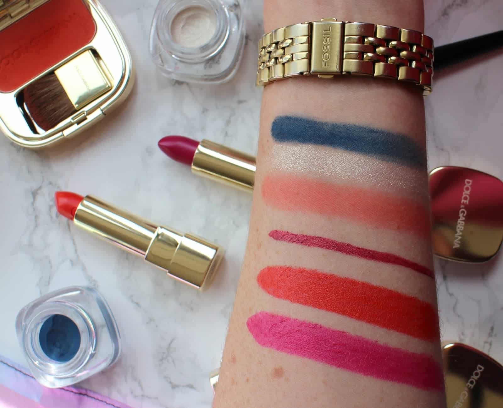 أحمر شفاه باللون البرتقالي