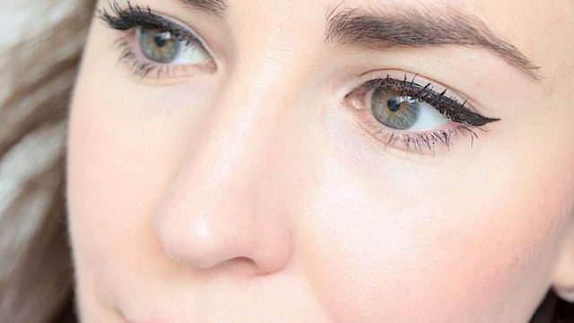 سماش بوكس لإطلالة عينين طبيعية في 4 خطوات فقط