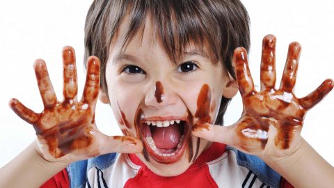 طفلي مدمن للحلويات ماذا أفعل؟