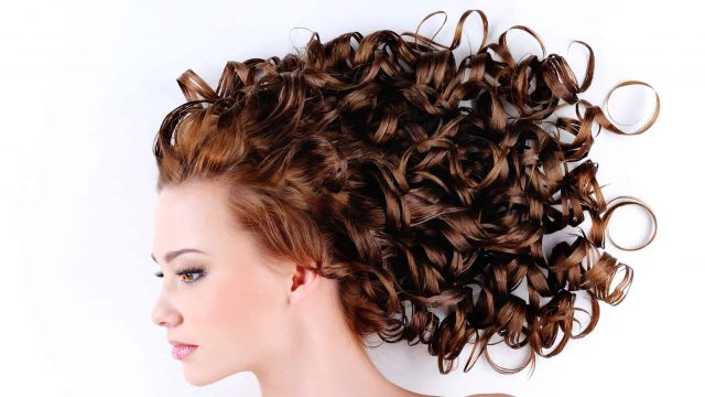 قناع مغذي يعالج تقصف الشعر وجفافه