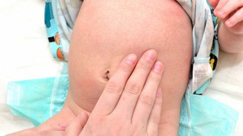 كيف تعالجين آلام البطن عند الأطفال؟