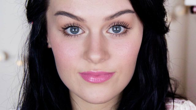 مستحضرات تجميل أساسية لشهر عسل صيفي