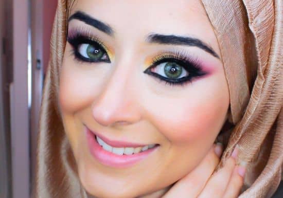 تألقي نهاية هذا الأسبوع بالماكياج الوردي والذهبي