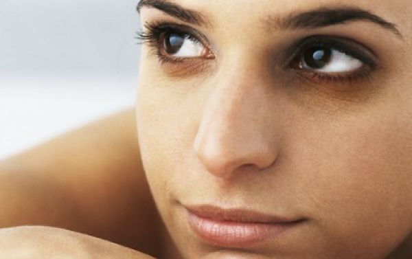 ممارسات يومية تزيد من ظهور الهالات السوداء