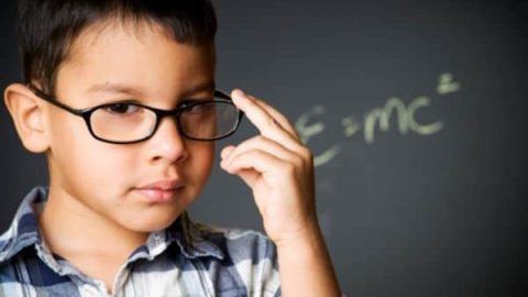 الأم هي السبب الحقيقي وراء ذكاء طفلها