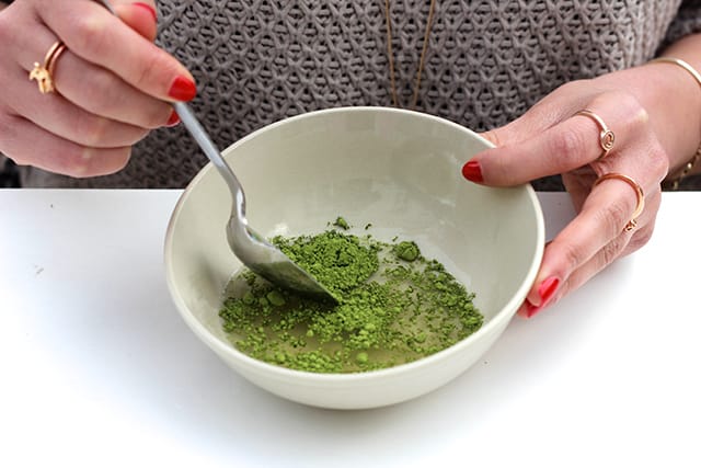 الشاى الأخضر للتخلص من حب الشباب