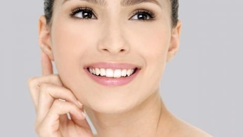 استخدمي العسل لتحصلي على شفاه جذابة