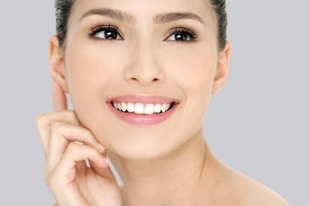 استخدمي العسل لتحصلي على شفاه جذابة