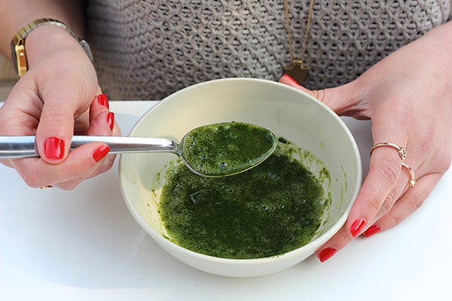 أهمية الشاى الأخضر للتخلص من حب الشباب