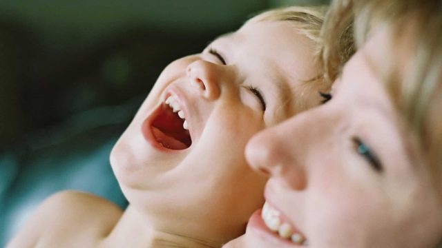 هذا أفضل ما تقدمه الأم لطفلها