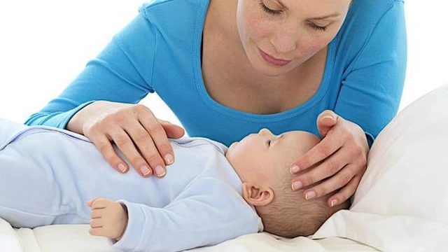 كيف تعالجين حرارة الجسم المرتفعة عند الرضيع؟