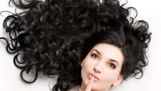 قناع العسل والبيض لتقوية الشعر