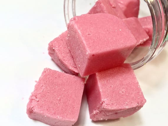 طريقة عمل غسول ومقشر للبشرة