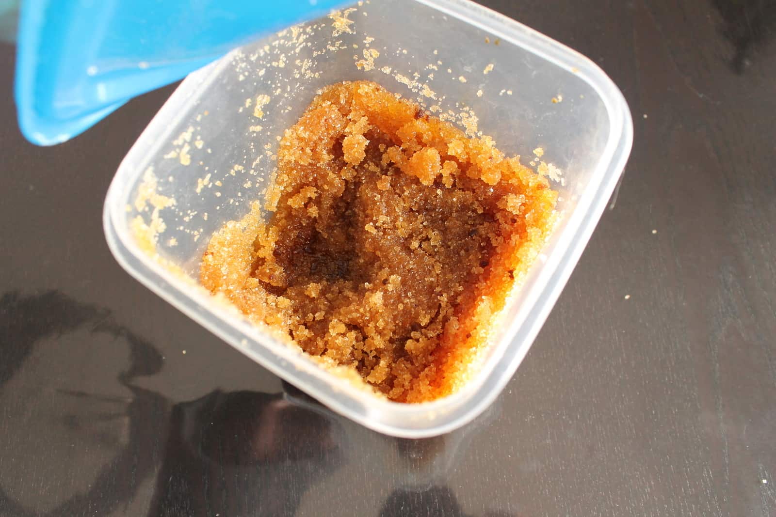 تنظيف وترطيب اليدين