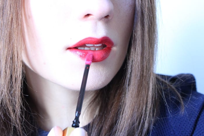 طريقة وضع أحمر الشفاه