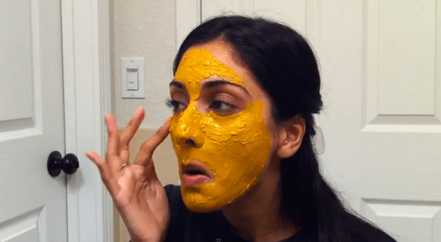 قناع الكركم لبشرة مشرقة