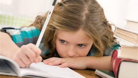 كيف أشجع ابني على القيام بواجباته؟