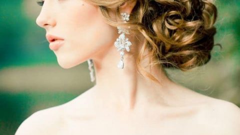 تسريحات الكعكة على الجانب للعروس