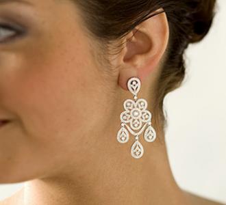 كيف تختارين الأقراط المناسبة لشكل وجهك؟