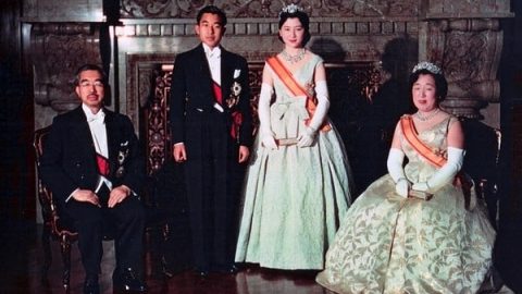 في عيد ميلادها الـ 82 تعرفي على إمبراطورة اليابان وقصة الحب المستحيل