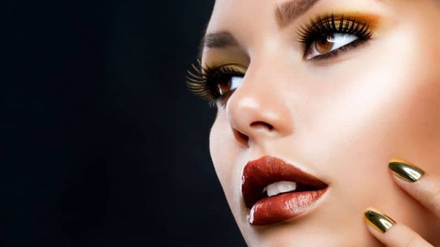 تألقي بالماكياج الترابي إن كنت من السمراوات