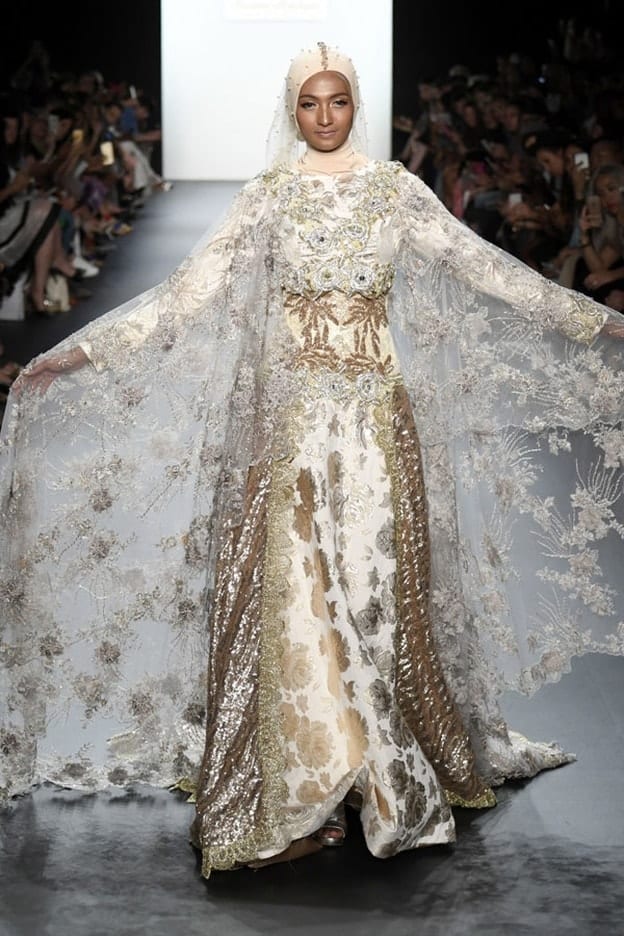 مصممة إندونيسية تجلب الحجاب إلى أسبوع الموضة النيويوركي