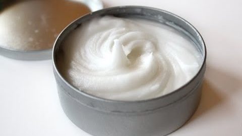 كيف تصنعين مزيل رائحة العرق الخاص بك؟