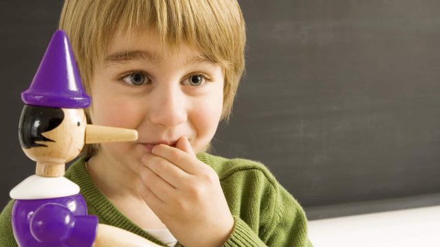 تعرفي على أسباب وطرق علاج الكذب عند الأطفال والمراهقين