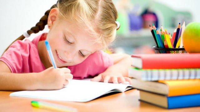 تعرفي على طرق تحسين خط طفلك