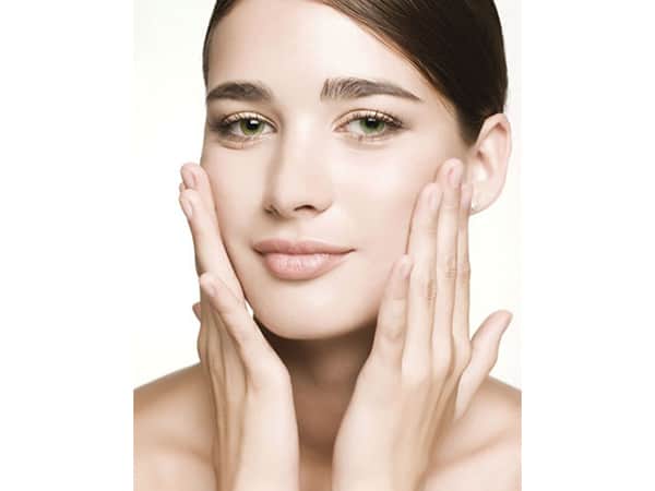 كيف تحصلين على بشرة مضيئة في دقائق؟