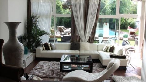 أضيفي نفحات فرنسية على غرفة الاستقبال في بيتك