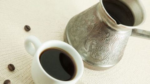 الخطوات الصحيحة للقيام بالقهوة الخليجية