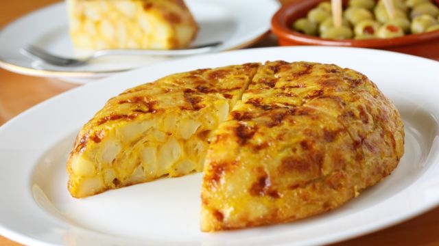 تورتيا اسبانية بسيطة وسهلة التحضير