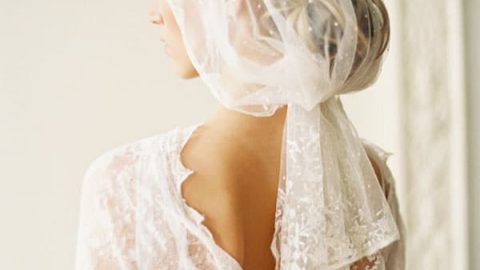 بالخطوات: تسريحة للعروس بالطرحة