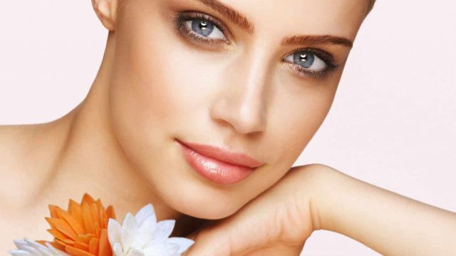 وصفة طبيعية تغذي البشرة وتعيد لها إشراقتها