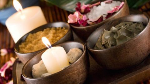 مقشرات للجسم بمكونات طبيعية