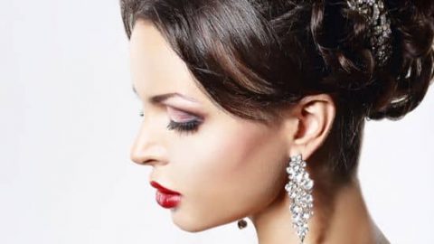 إليك تسريحات زفاف تناسب شكل وجهك