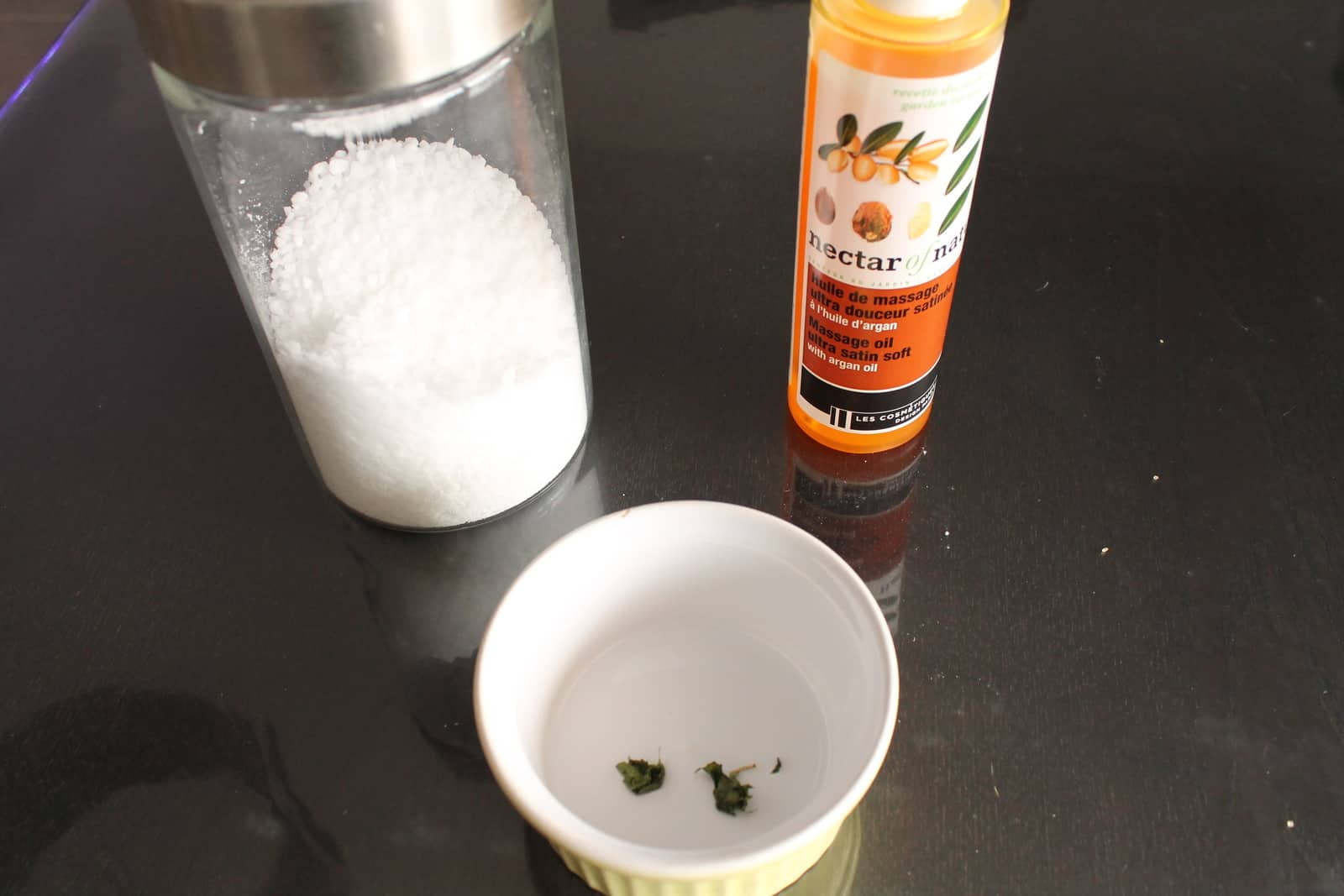 طريقة عمل مقشر للقدمين في المنزل