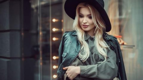 جربي موضة القبعة لشتاء 2017