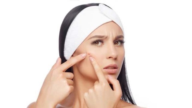 عادات يومية تسبب حب الشباب.. تعرفي عليها